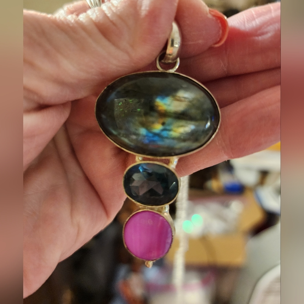 Elegant Multicolor Pendant Necklace